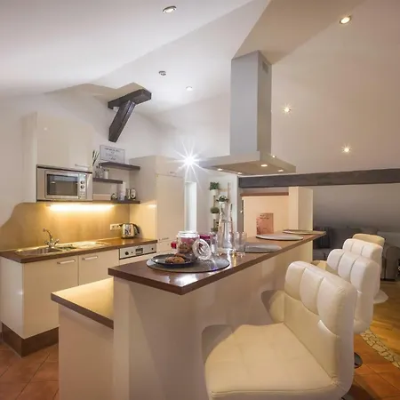 Apartment Sweet Dreams *